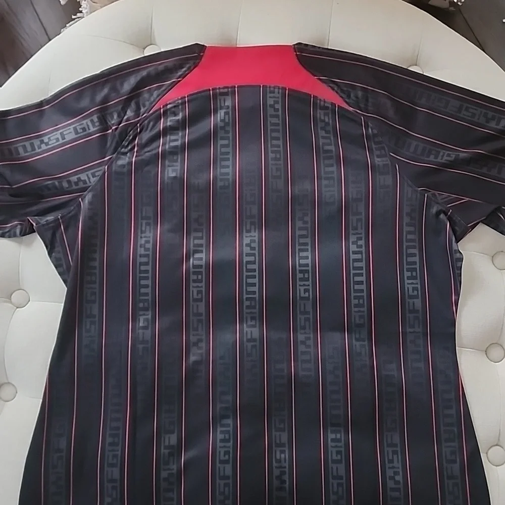 🔥Liverpool F.C. Nike Jersey -- LeBron Theme!! XL ! 🔥 - Picture 7 of 7